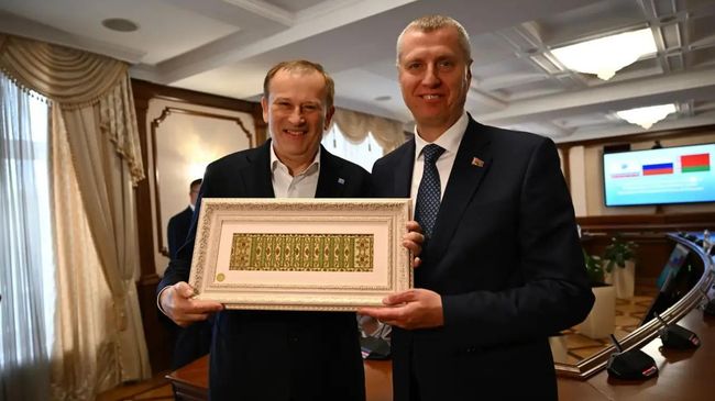 Губернатор Ленинградской области Александр Дрозденко и глава администрации президента Белоруссии Дмитрий Крутой Губернатор Ленинградской области Александр Дрозденко и глава администрации президента Белоруссии Дмитрий Крутой