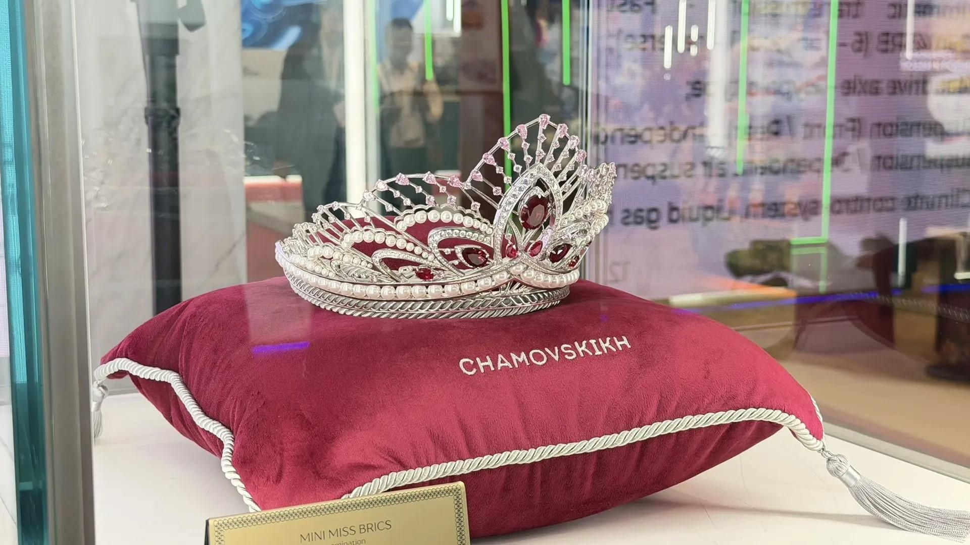 Драгоценные короны Международного конкурса красоты БРИКС в Индии Драгоценные короны Международного конкурса красоты БРИКС в Индии - РИА Новости, 1920, 09.09.2026