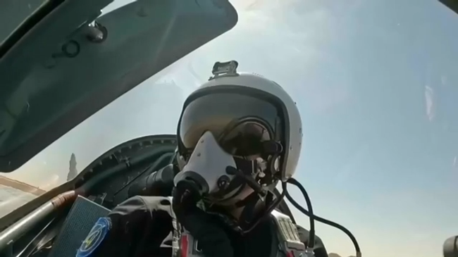 Кадры полета Су-57 на авиашоу в Египте 