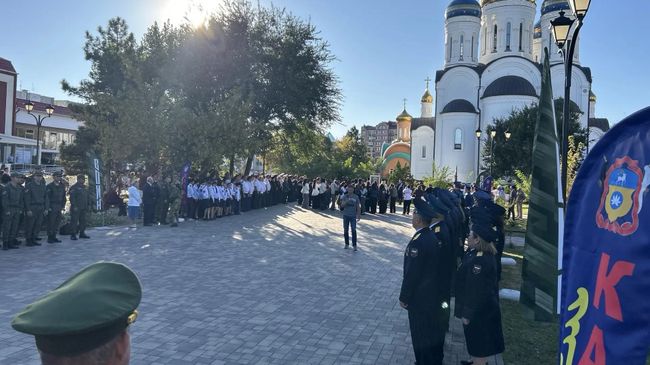 Построение казаков Калмыцкого казачьего округа Всевеликого войска Донского и силовых подразделений в Элисте 