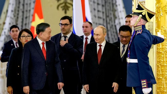 Президент РФ Владимир Путин и президент Вьетнама То Лам во время переговоров в Кремле