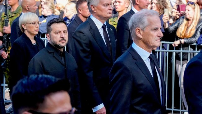 Владимир Зеленский и премьер-министр Норвегии Йонаа Гар Стере во время похорон короля Харальда V в Осло. 9 сентября 2026