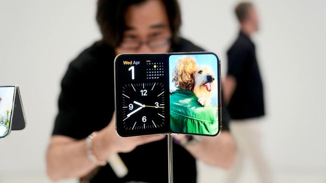 Презентация новой раскладной модели iPhone Duo 