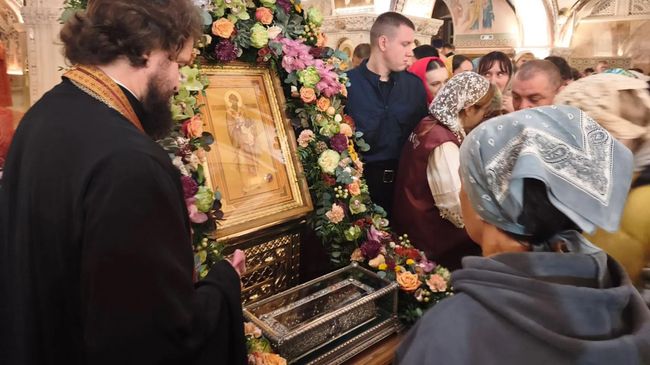 Мощи Спиридона Тримифунтского в соборе Рождества Христова в Челябинске