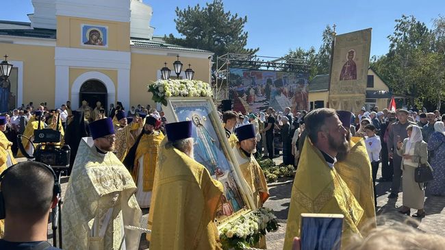 Крестный ход с чудотворной иконой Явление Христа молящимся во граде Элисте