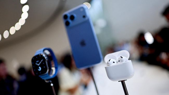 Презентация новых моделей iPhone, AirPods и Apple Watch