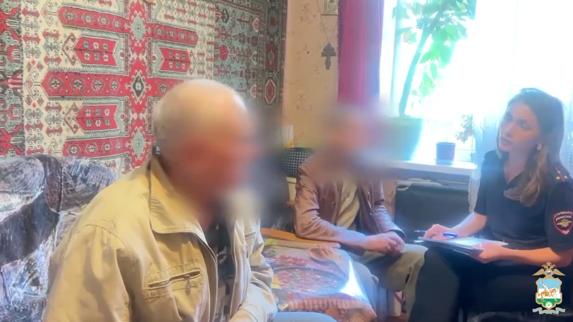 Житель Уфы, который пытался выломать дверь подъезда в Уфе Житель Уфы, который пытался выломать дверь подъезда в Уфе - РИА Новости, 1920, 10.09.2026