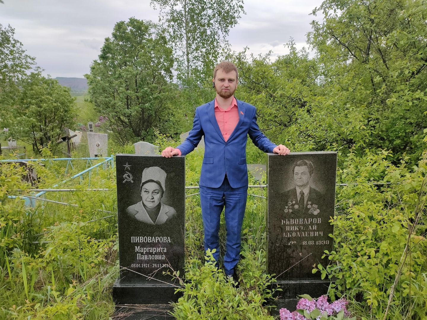 Николай на могиле бабушки дедушки Николай на могиле бабушки дедушки