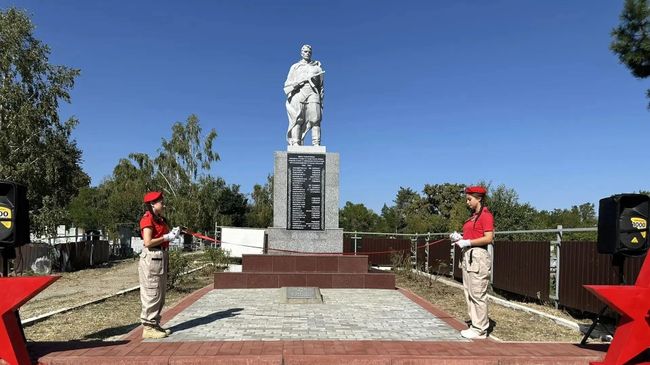 Памятник погибшим в Великой Отечественной войне в поселке Ильском Северского района Краснодарского края