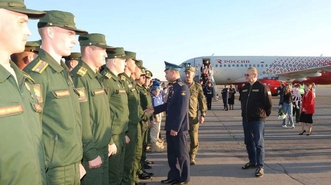 Торжественная встреча Героя России с позывным Храм в аэропорту Пензы