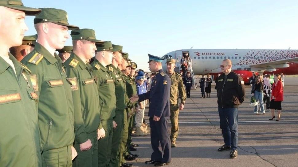 Торжественная встреча Героя России с позывным Храм в аэропорту Пензы Торжественная встреча Героя России с позывным Храм в аэропорту Пензы - РИА Новости, 1920, 10.09.2026