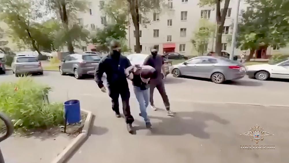 Задержание подозреваемого в изготовлении поддельных документов для легализации иностранцев - РИА Новости, 1920, 11.09.2026