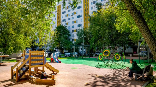 Новая детская площадка в Алтуфьевском районе Москвы