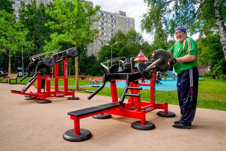 Спортивная площадка в районе Очаково-Матвеевское в Москве Спортивная площадка в районе Очаково-Матвеевское в Москве