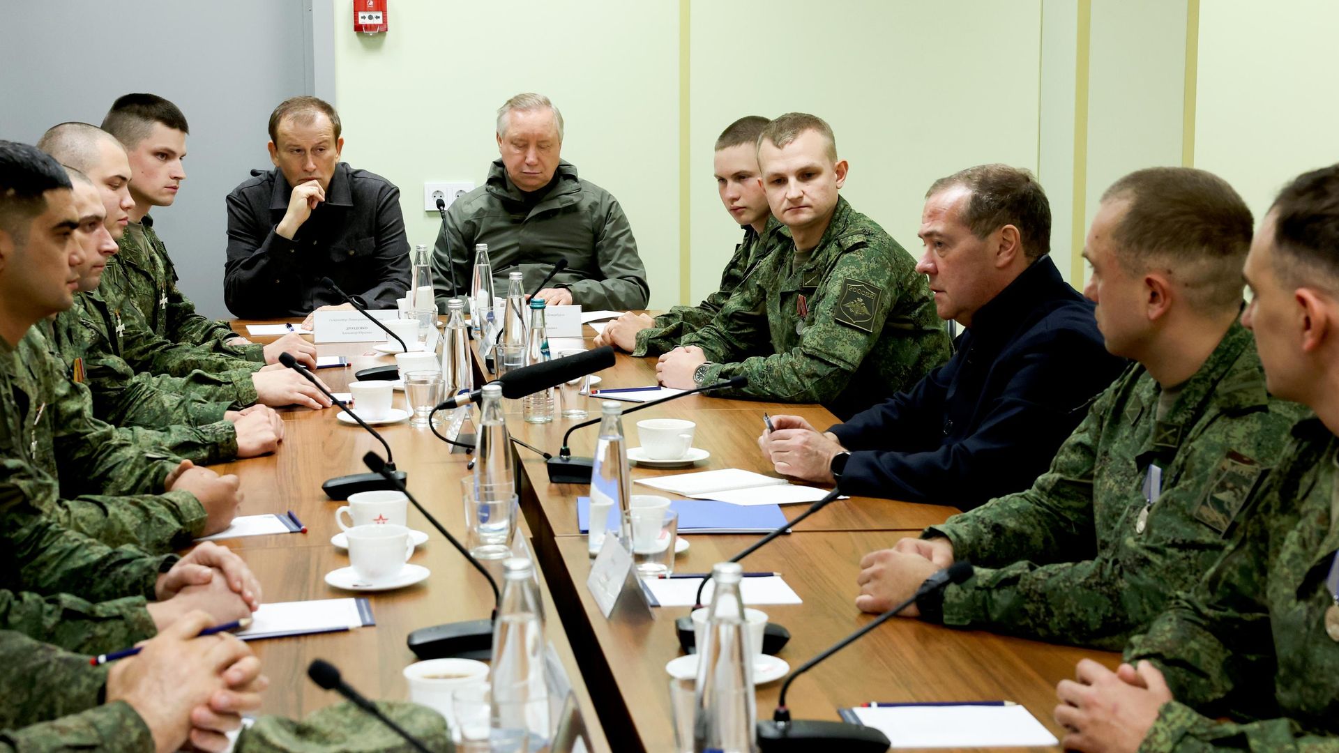 Заместитель председателя Совета безопасности РФ Дмитрий Медведев во время встречи с военнослужащими в ходе рабочей поездки в Северо-Западный федеральный округ. 11 сентября 2026 Заместитель председателя Совета безопасности РФ Дмитрий Медведев во время встречи с военнослужащими в ходе рабочей поездки в Северо-Западный федеральный округ. 11 сентября 2026 - РИА Новости, 1920, 11.09.2026