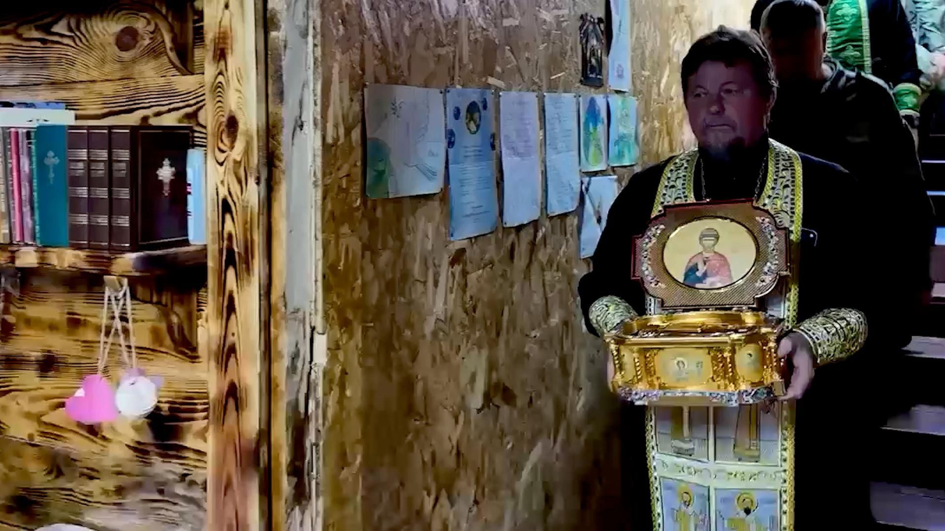 Бойцы Запада встречают ковчег с мощами Дмитрия Донского в зоне СВО Бойцы Запада встречают ковчег с мощами Дмитрия Донского в зоне СВО - РИА Новости, 1920, 12.09.2026