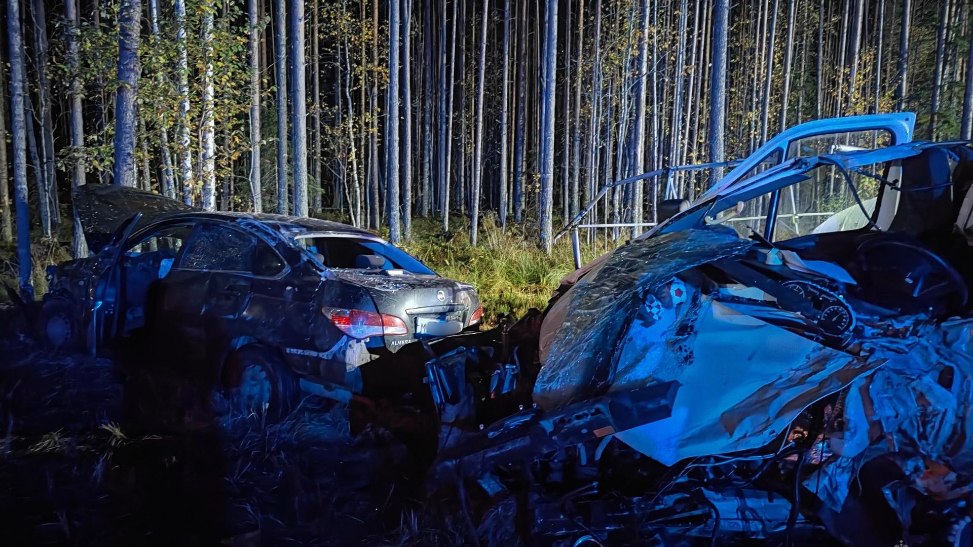 ДТП на трассе М-8 с участием лесовоза, микроавтобуса и легкового автомобиля в Архангельской области ДТП на трассе М-8 с участием лесовоза, микроавтобуса и легкового автомобиля в Архангельской области - РИА Новости, 1920, 12.09.2026