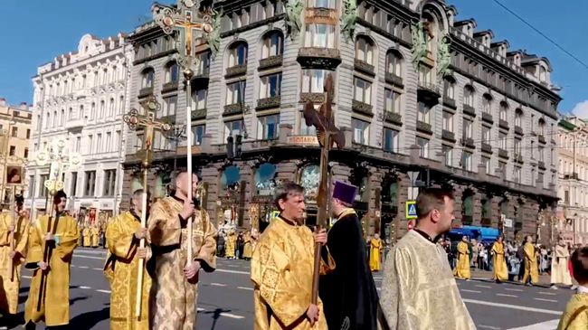 Крестный ход с частицей мощей Дмитрия Донского  в центре Петербурга
