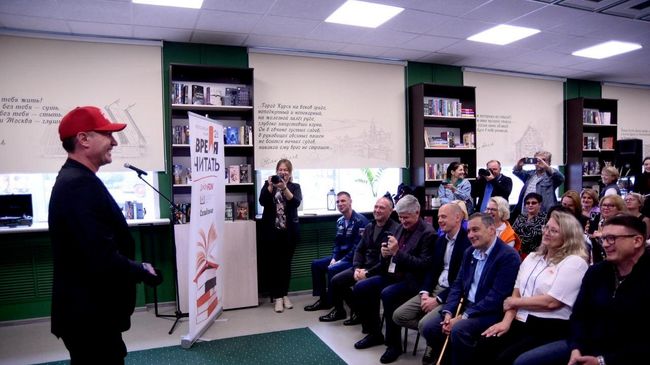 Костомаров вместе с ДоброFON передал книги библиотекам Курской области