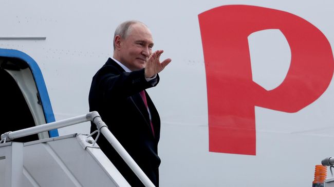 Борт Путина покидает Нью-Дели по завершении саммита БРИКС