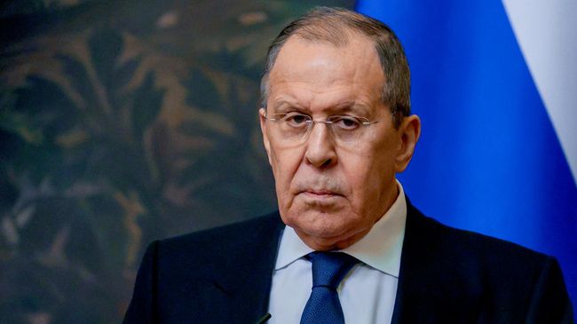 Сергей Лавров удивляет журналиста своей силой