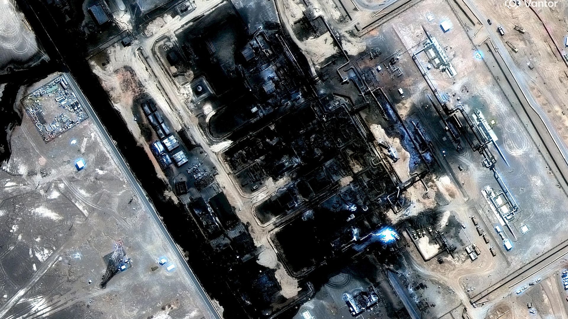 Последствия атаки на нефтепровод Восток — Запад в Саудовской Аравии - РИА Новости, 1920, 14.09.2026