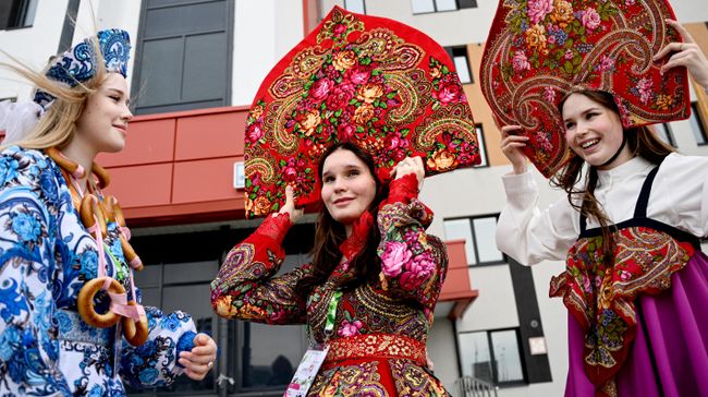 Участницы Международного фестиваля молодежи в Екатеринбурге
