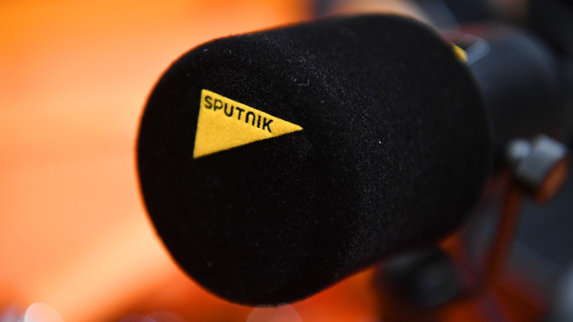 Работа студии радио Sputnik Работа студии радио Sputnik - РИА Новости, 1920, 15.09.2026