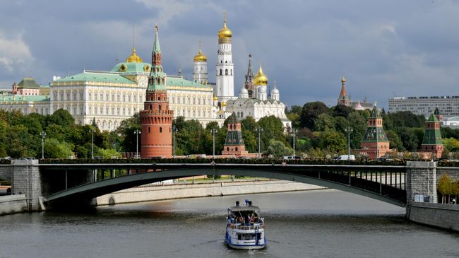 Кремль исходит из того, что Путин поедет на саммит АТЭС, заявил Песков