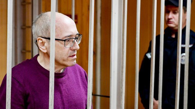 Блогер Павел Сюткин* во время оглашения приговора на заседании Зюзинского районного суда Москвы 