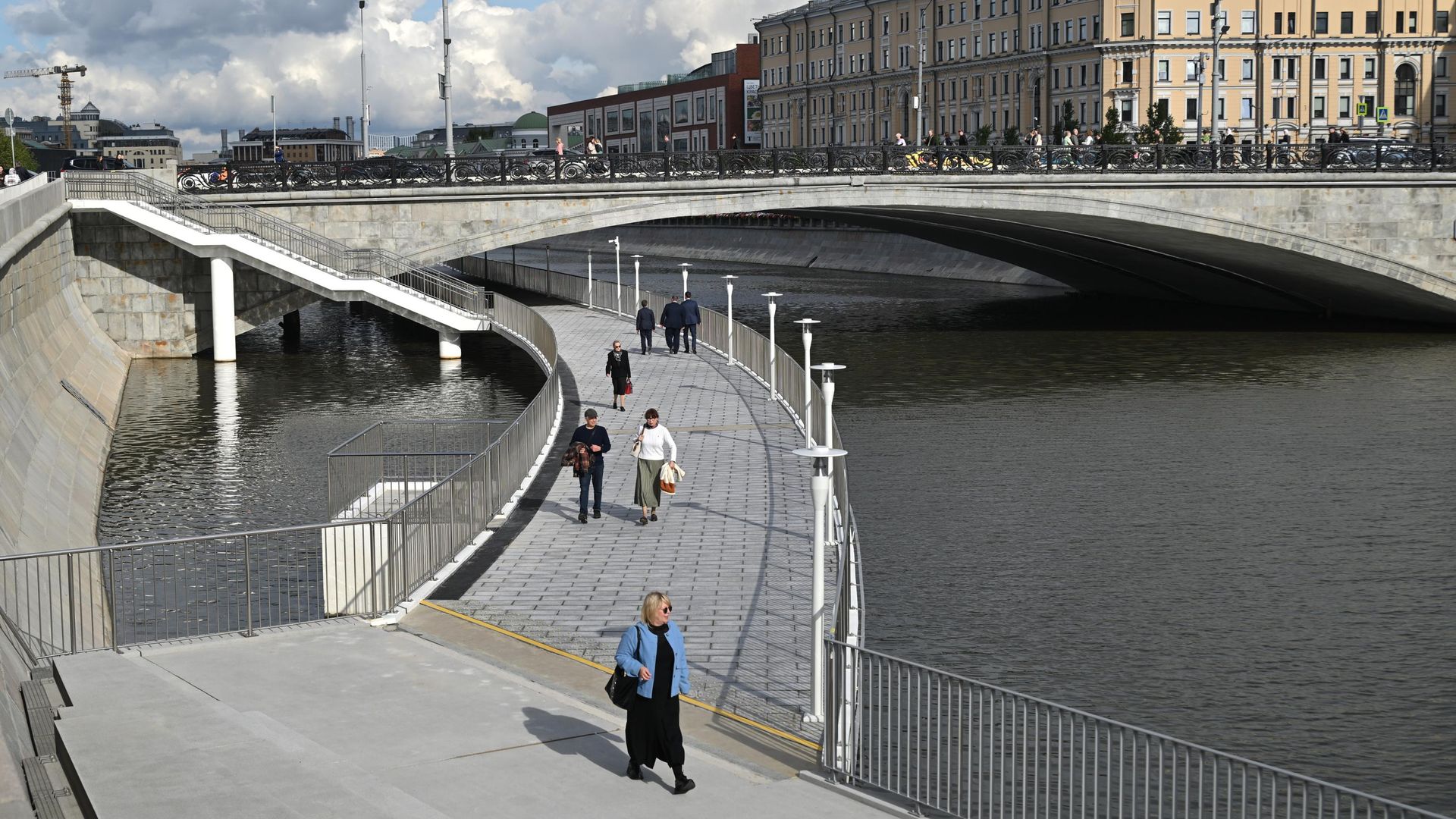 Пешеходный мост под Малым Каменным мостом на Болотной набережной в Москве Пешеходный мост под Малым Каменным мостом на Болотной набережной в Москве - РИА Новости, 1920, 16.09.2026