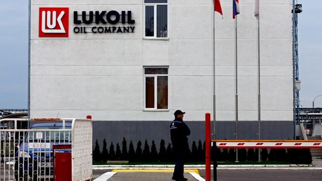Офис нефтеперерабатывающего завода Petrotel Lukoil в Плоешти