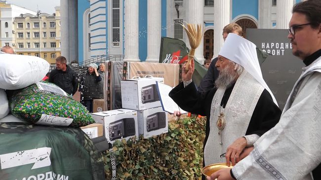 Митрополит Саранский и Мордовский Зиновий освятил гуманитарный груз для бойцов СВО