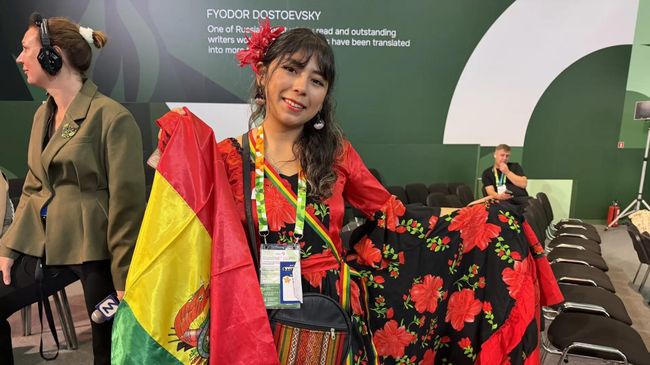 Студентка из Боливии на Фестивале молодежи в Екатеринбурге