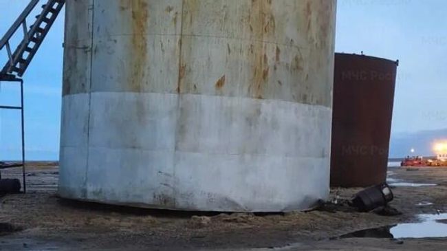 Разгерметизация емкости, в которой хранилось дизельное топливо на Таймыре Разгерметизация емкости, в которой хранилось дизельное топливо на Таймыре