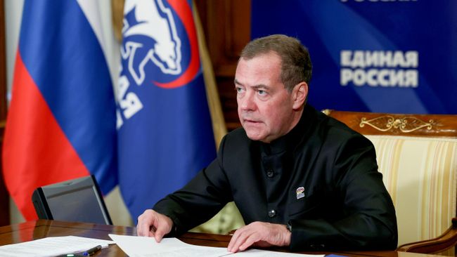 Заместитель председателя Совета безопасности РФ, председатель партии Единая Россия Дмитрий Медведев проводит селекторное совещание с секретарями региональных отделений партии Единая Россия. 16 сентября 2026