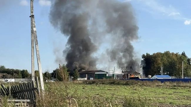 Пожар на строительном рынке в деревне Наро-Осаново в Подмосковье