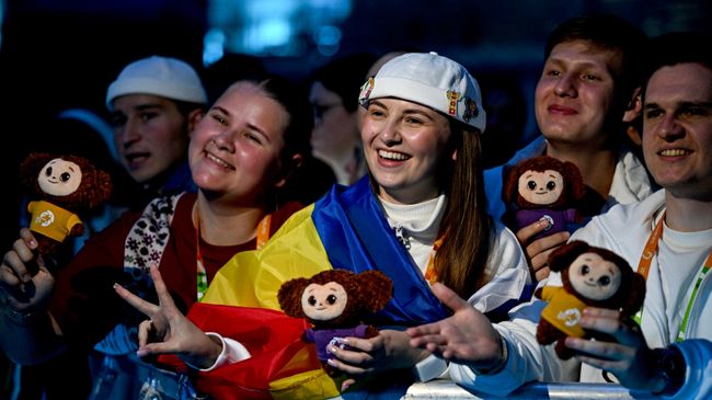 Участники Международного фестиваля молодежи в Екатеринбурге на концерте