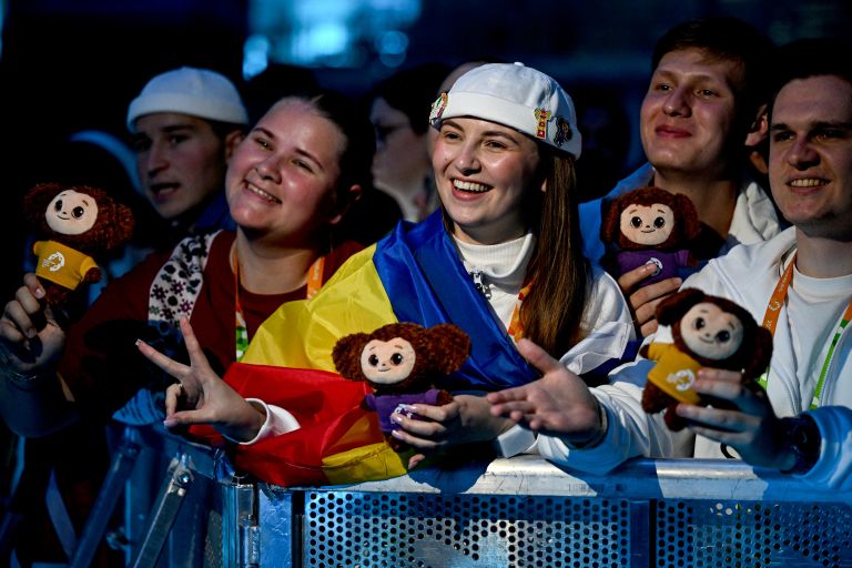 Участники Международного фестиваля молодежи в Екатеринбурге на концерте Участники Международного фестиваля молодежи в Екатеринбурге на концерте