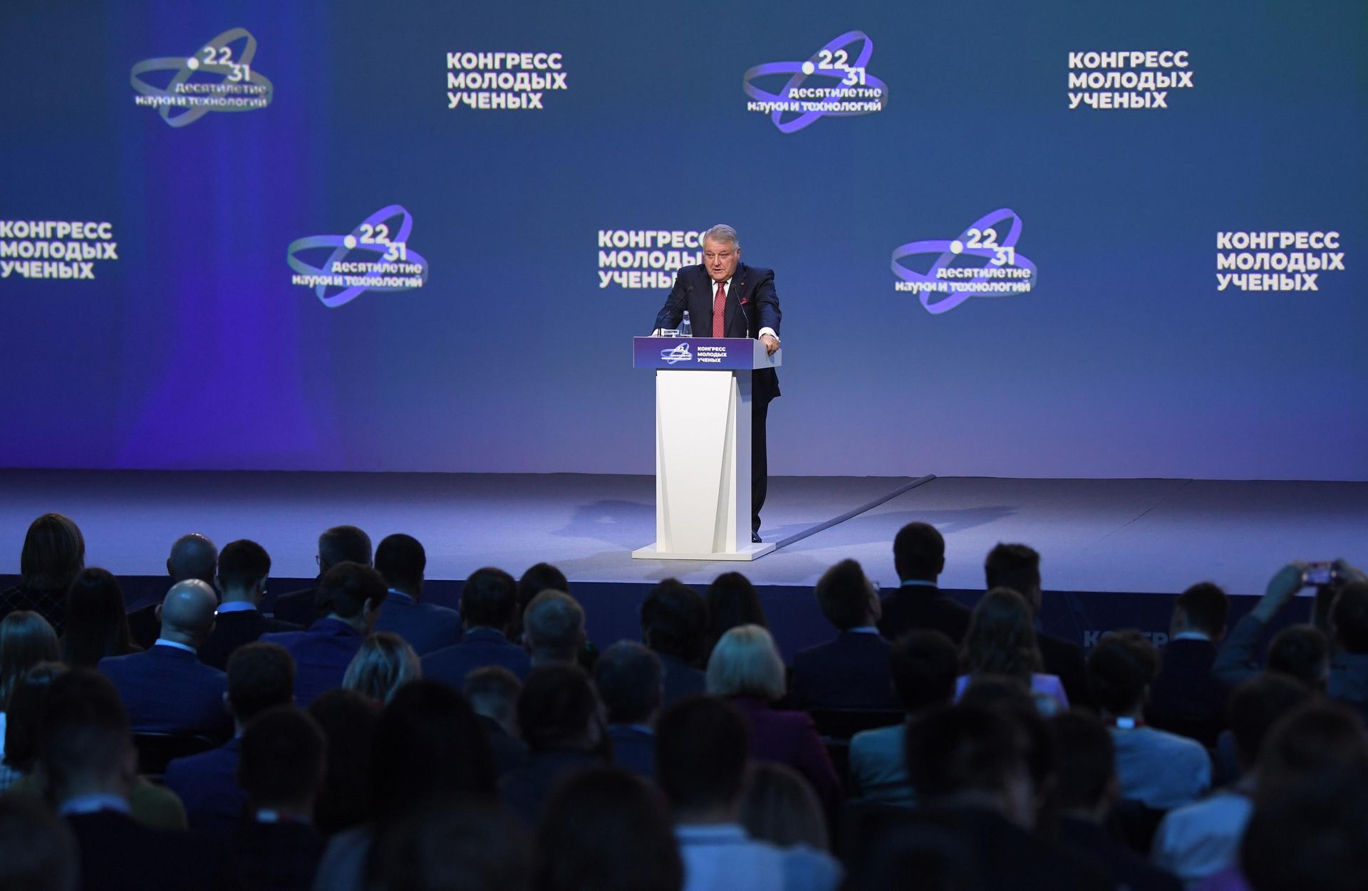 Президент НИЦ Курчатовский институт Михаил Ковальчук на сессии Природоподобие – ответ на большие вызовы современного мира в рамках II Конгресса молодых ученых в Парке науки и искусства Сириус - РИА Новости, 1920, 18.09.2026