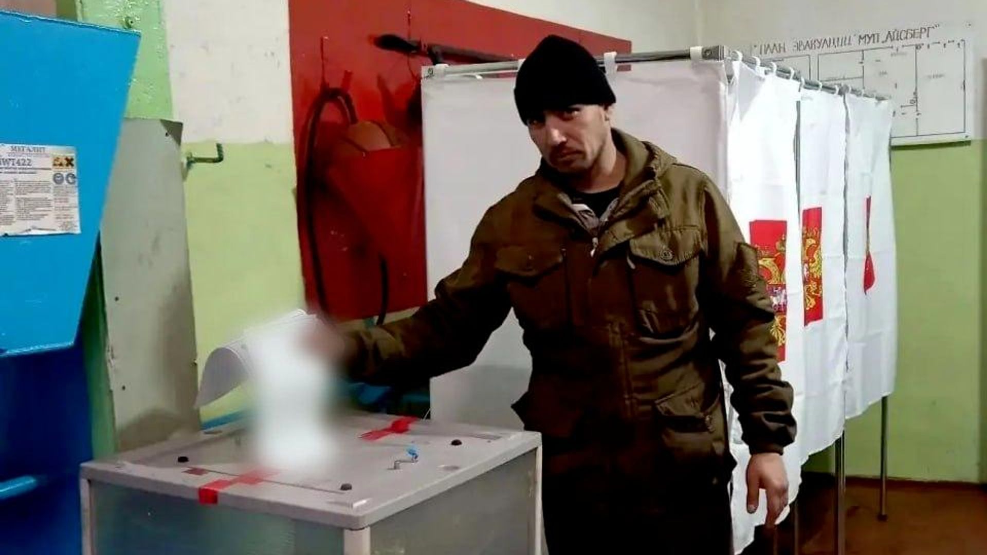 Житель села Нешкан на Чукотке, который обеспечил 100% явку села в первый день голосования Житель села Нешкан на Чукотке, который обеспечил 100% явку села в первый день голосования - РИА Новости, 1920, 18.09.2026