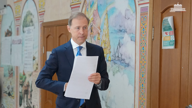 Первый заместитель председателя правительства РФ Денис Мантуров на выборах в Госдуму Первый заместитель председателя правительства РФ Денис Мантуров на выборах в Госдуму