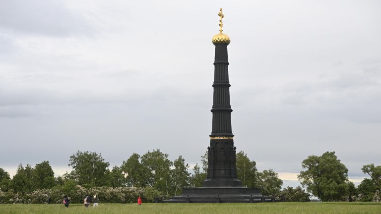 Памятник-монумент Дмитрию Донскому на территории музейно-мемориального комплекса Куликово поле на Красном холме в Тульской области