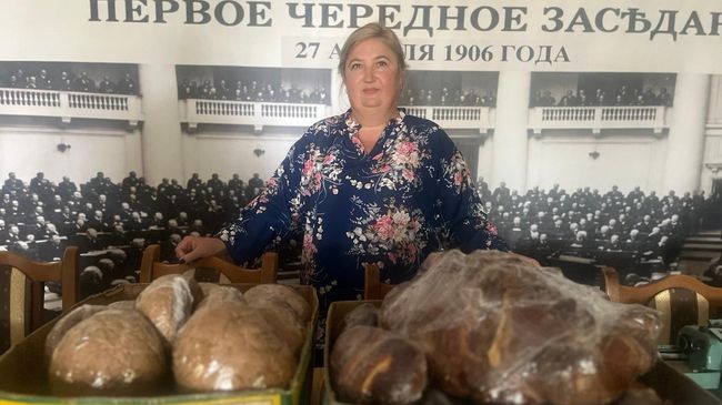 Избирателей угощают караваем, свежим хлебом и выпечкой Избирателей угощают караваем, свежим хлебом и выпечкой