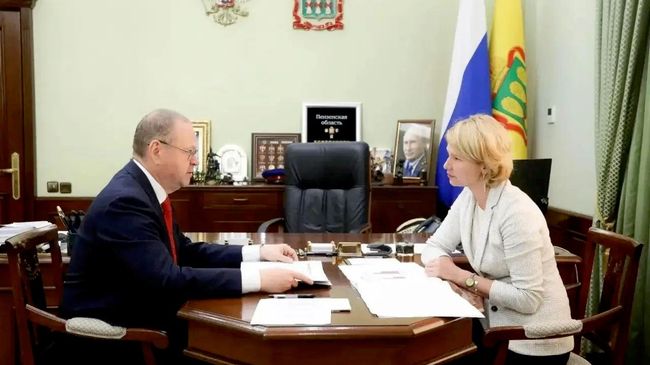 Губернатор Пензенской области Олег Мельниченко и министр сельского хозяйства Оксана Лут во время встречи