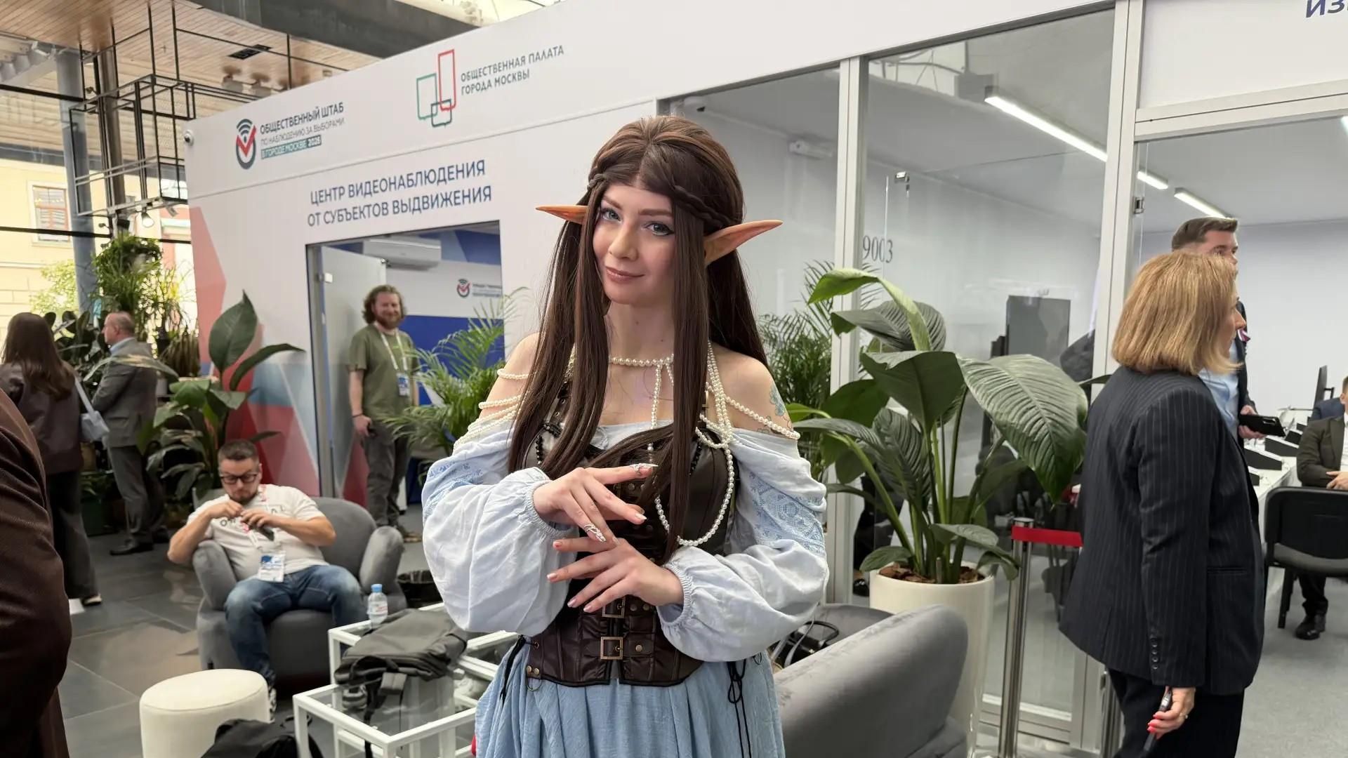 Девушка в костюме эльфа на избирательном участке в Москве - РИА Новости, 1920, 18.09.2026