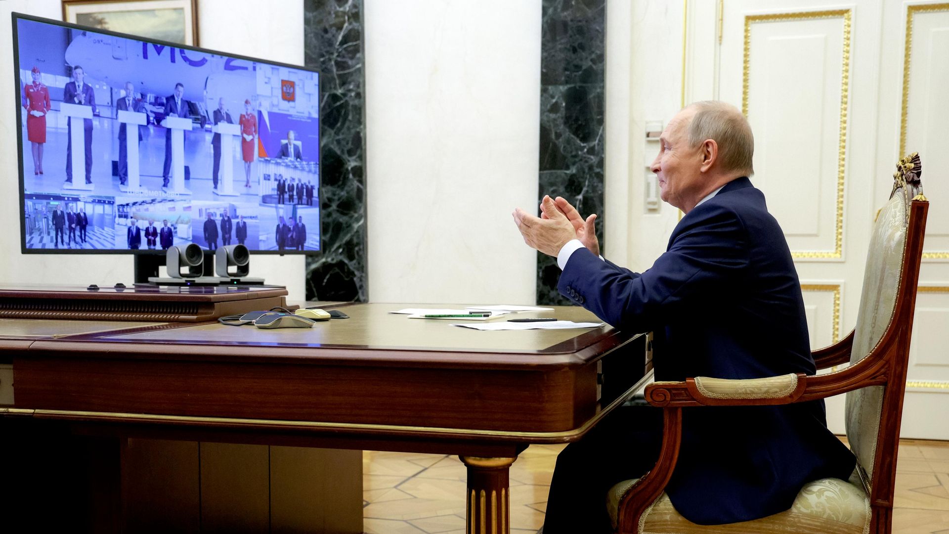 Президент РФ Владимир Путин принимает участие по видеосвязи в подписании договора на поставку импортозамещенных российских самолетов МС-21-310. 18 сентября 2026 - РИА Новости, 1920, 18.09.2026
