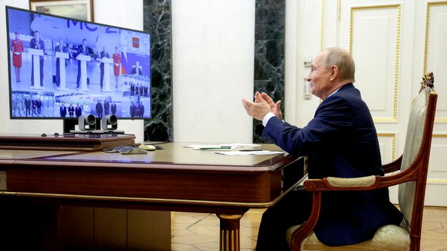 Президент РФ Владимир Путин принимает участие по видеосвязи в подписании договора на поставку импортозамещенных российских самолетов МС-21-310. 18 сентября 2026