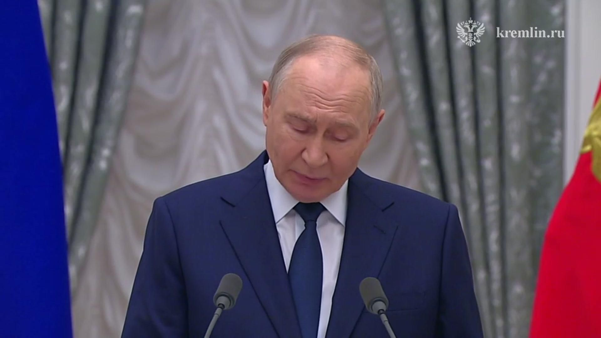 Путин вручил госнаграды работникам отечественного ОПК Путин вручил госнаграды работникам отечественного ОПК - РИА Новости, 1920, 18.09.2026