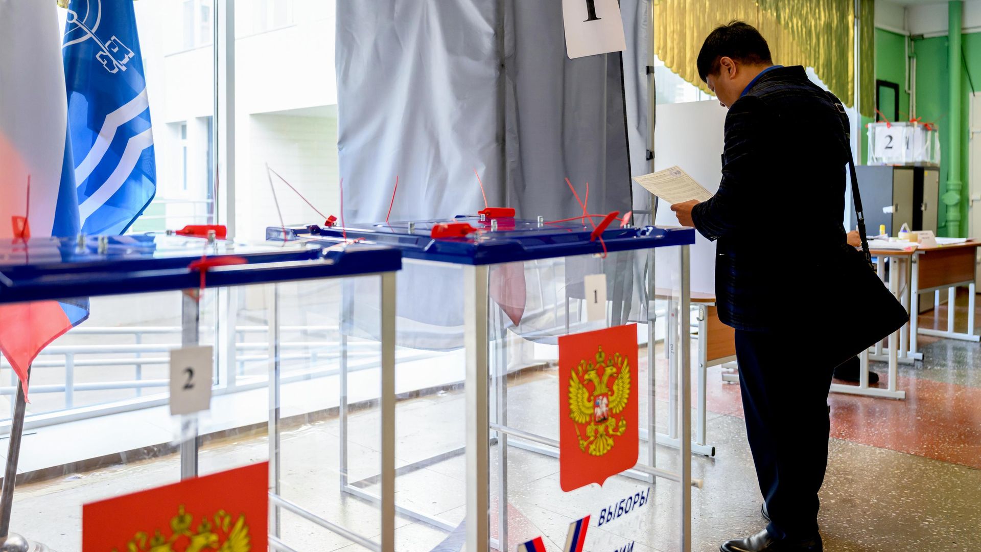 Голосование на избирательном участке на выборах депутатов Государственной думы девятого созыва - РИА Новости, 1920, 20.09.2026